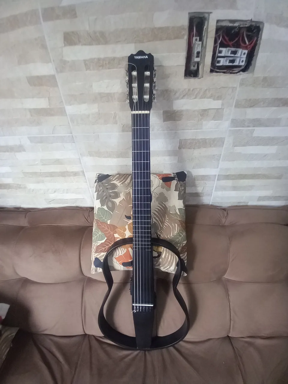 Violão vazado preto fosco nailon Luther