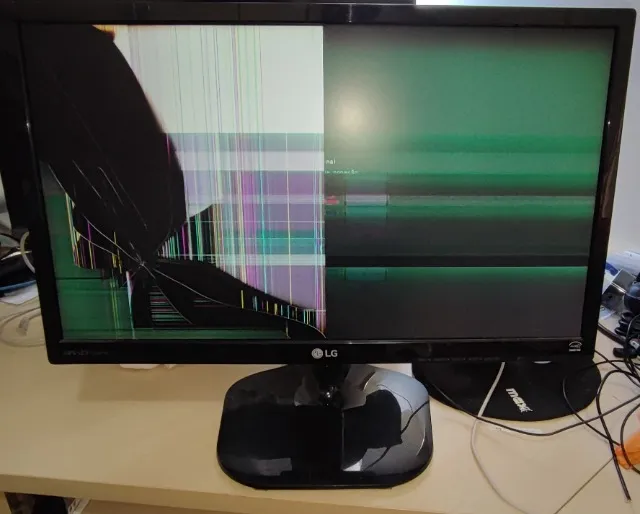 Monitor LG 23" Tela quebrada