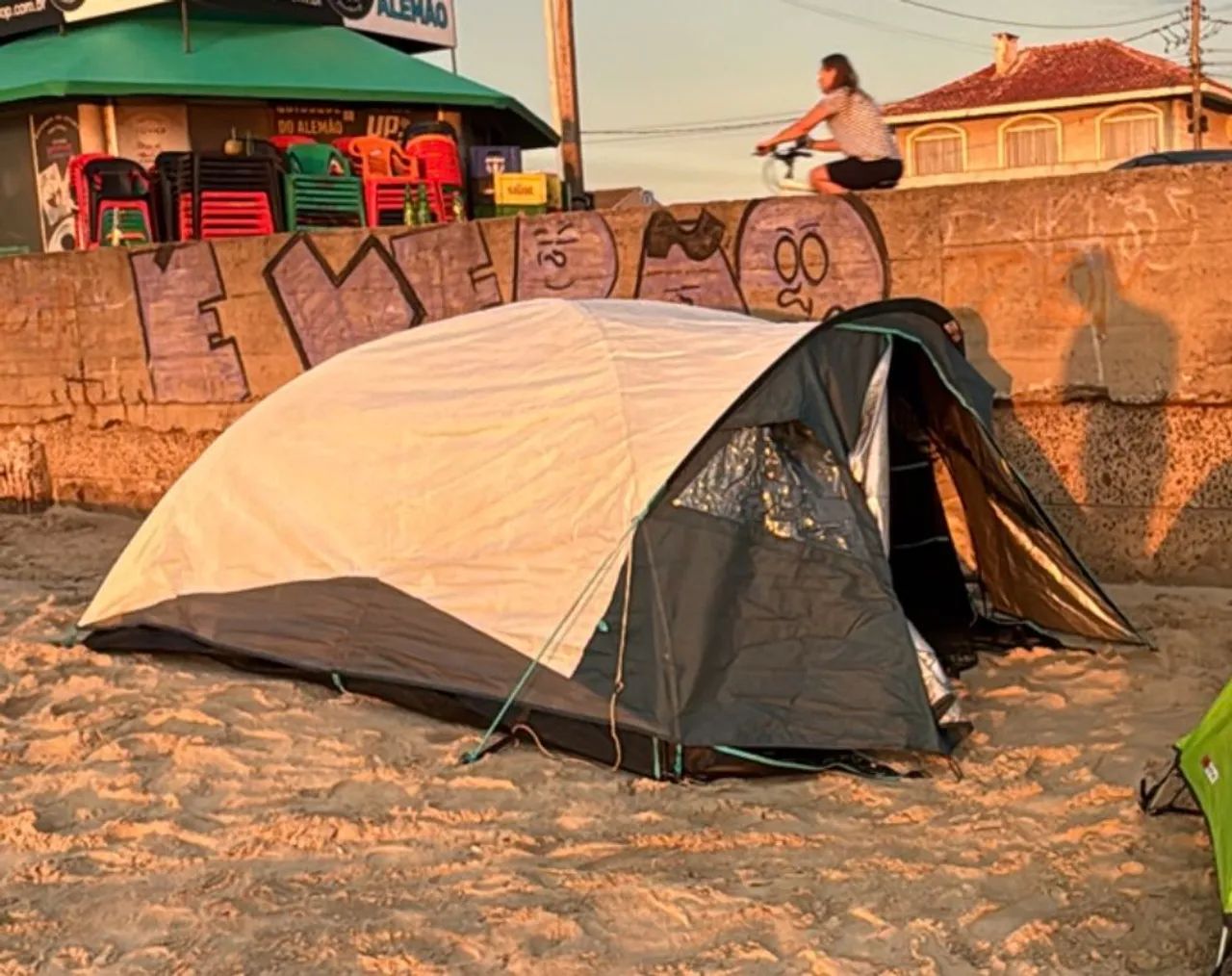 Barraca decathlon 4 pessoas com varanda