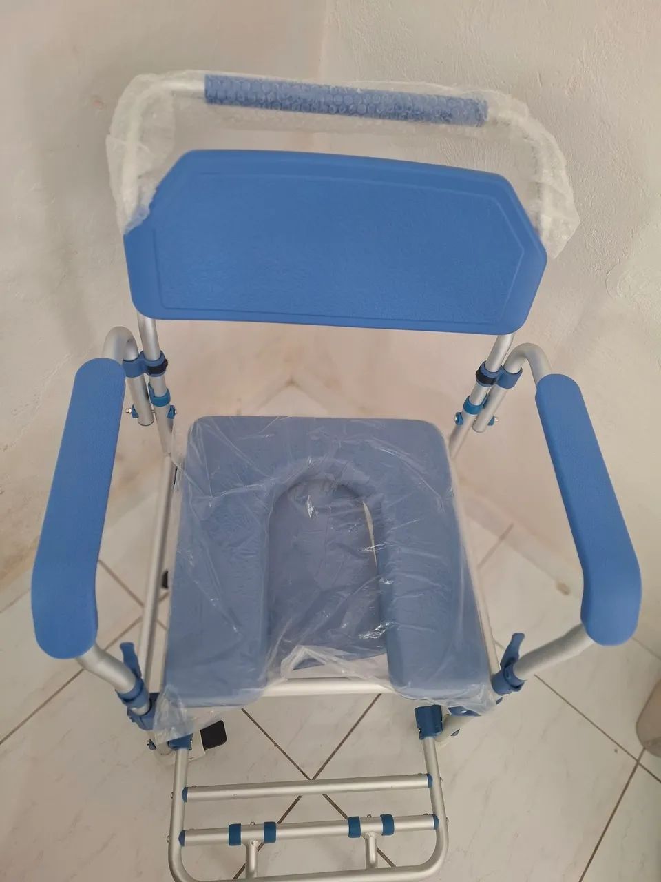 Cadeira de Banho com Rodas - Nova - Foto 3