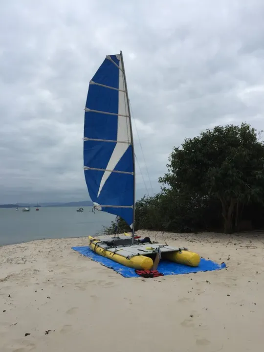 Veleiro inflavel catamaran