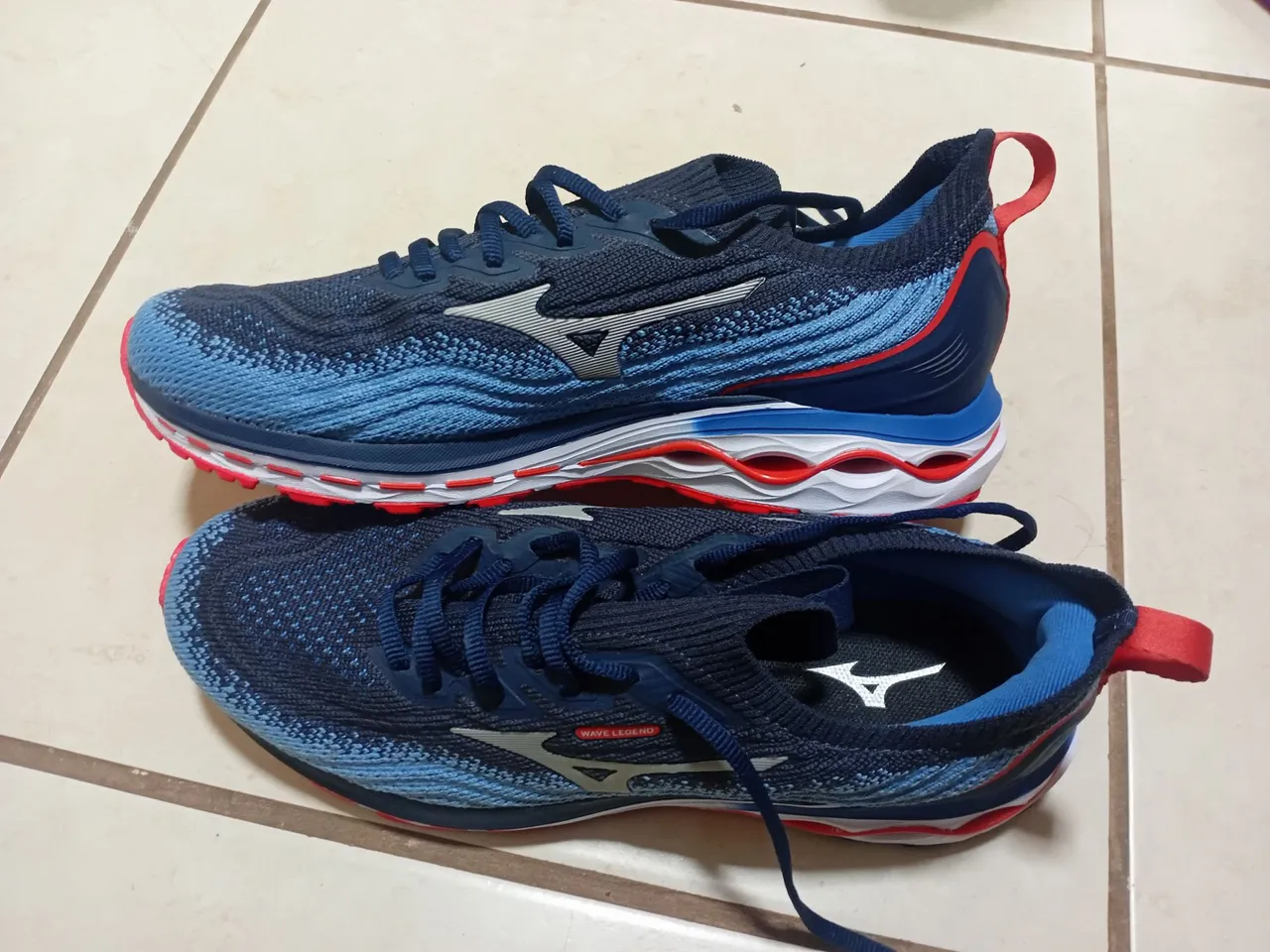 Tênis Mizuno Wave Legend 4 - Azul Marinho e Vermelho