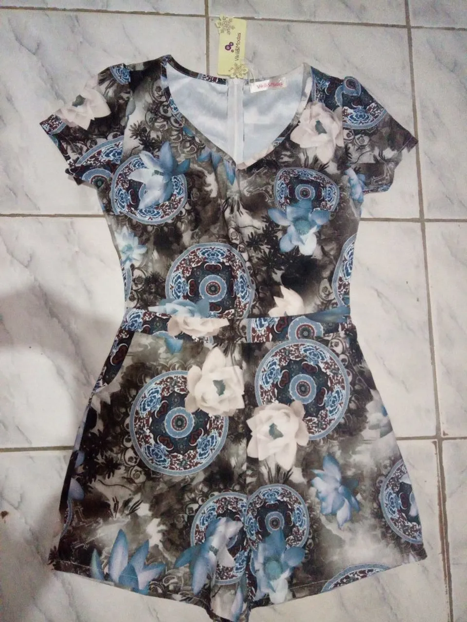 Macacão estampado floral Na etiqueta