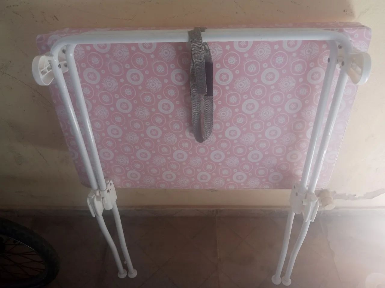 Trocador com suporte de banheira64520808562305121