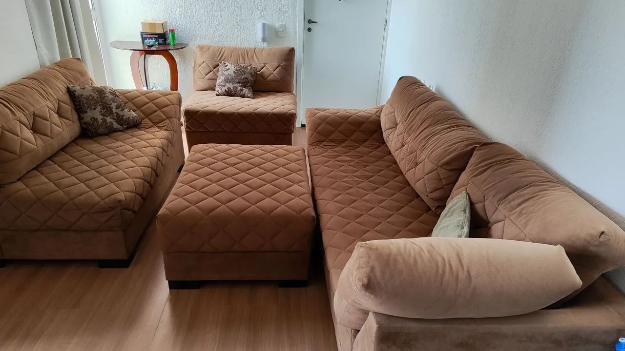 Sofá Marrom com Detalhes 