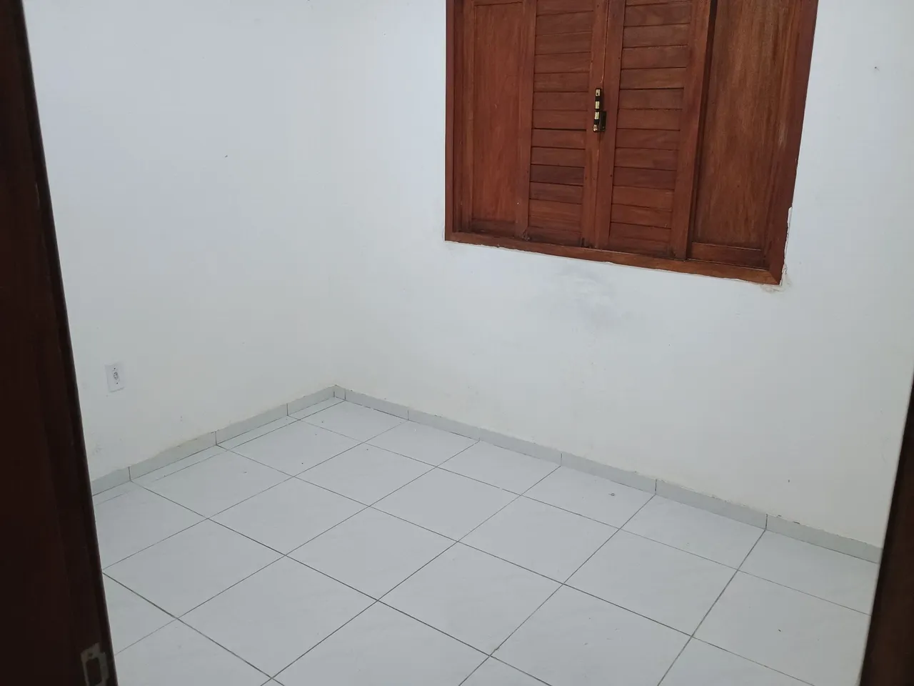 Alugo quarto com banheiro para fins comerciais