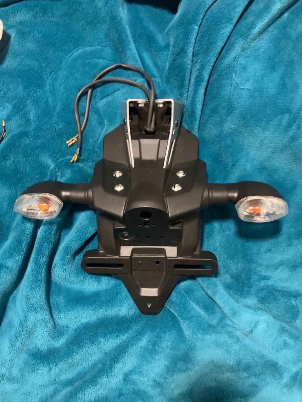 Suporte Completo da Placa com os Piscas Original da Yamaha FZ15 2024 ABS