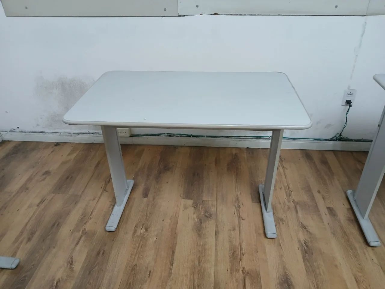 Mesa de computador e nicho64242724331009120