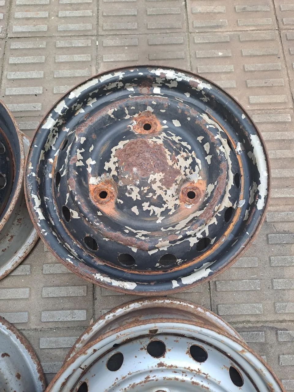 Roda corcel 74 a 77 belina de Ferro 13 polegadas - Foto 4