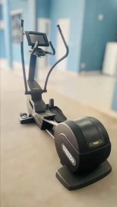Elíptico Synchro Excite Technogym - Seminovo 