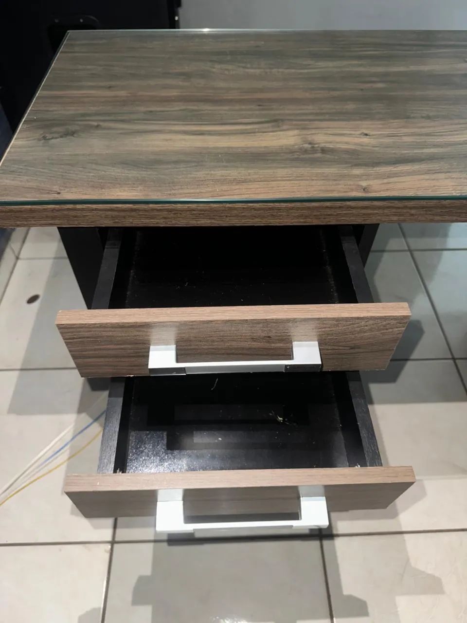Mesa Em L Para Escritório - C/2 Gavetas - COM VIDRO - Foto 3