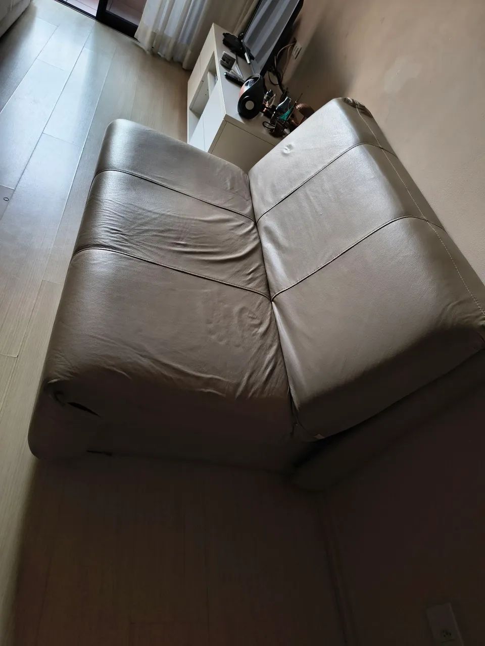 Sofá-Cama Tok&Stok 2 lugares Courino Bege - Boyd - Foto 2