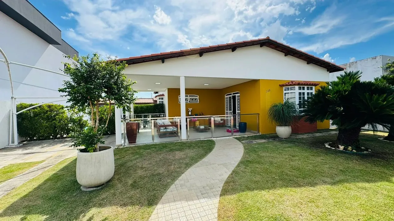 **Anúncio de Venda ou Aluguel: Casa Térrea na Orla do Rio São Francisco**