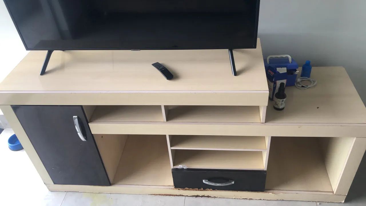 Rack para TV com 3 prateleiras e 1 gaveta