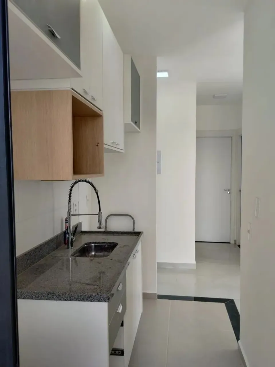 Apartamento mobiliado à venda na Avenida do Rio Bonito