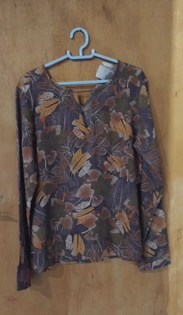 Desapego _ Blusas, Vestidos, Jardineiras, Calça Jeans