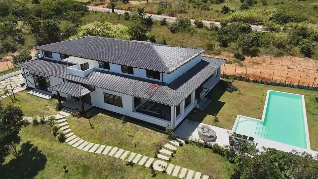 Casa com 10 suítes e piscina com terreno de 3.200m² em Búzios