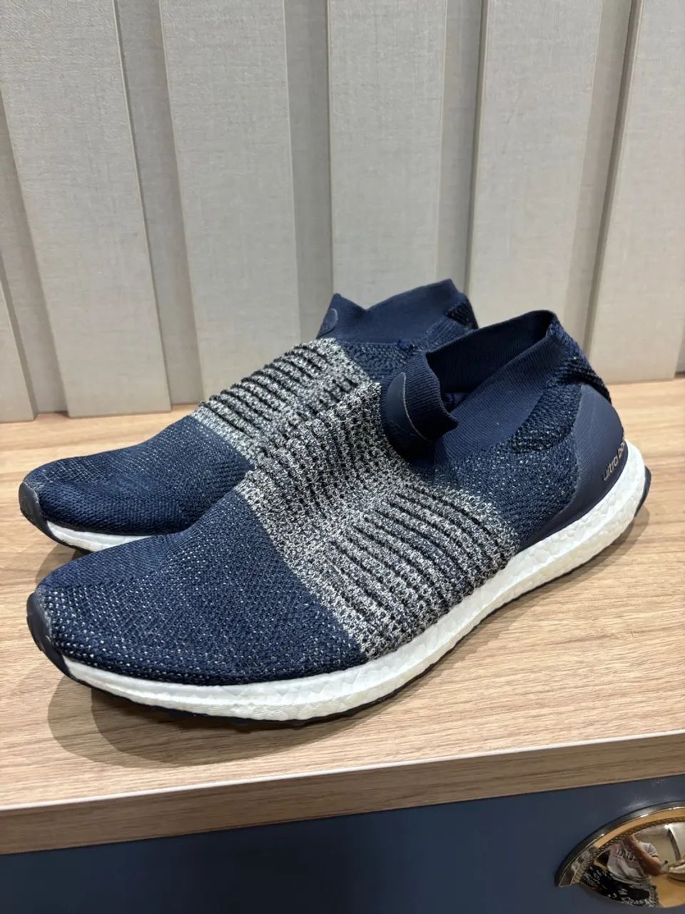 TÊNIS ADIDAS ULTRABOOST LACELESS