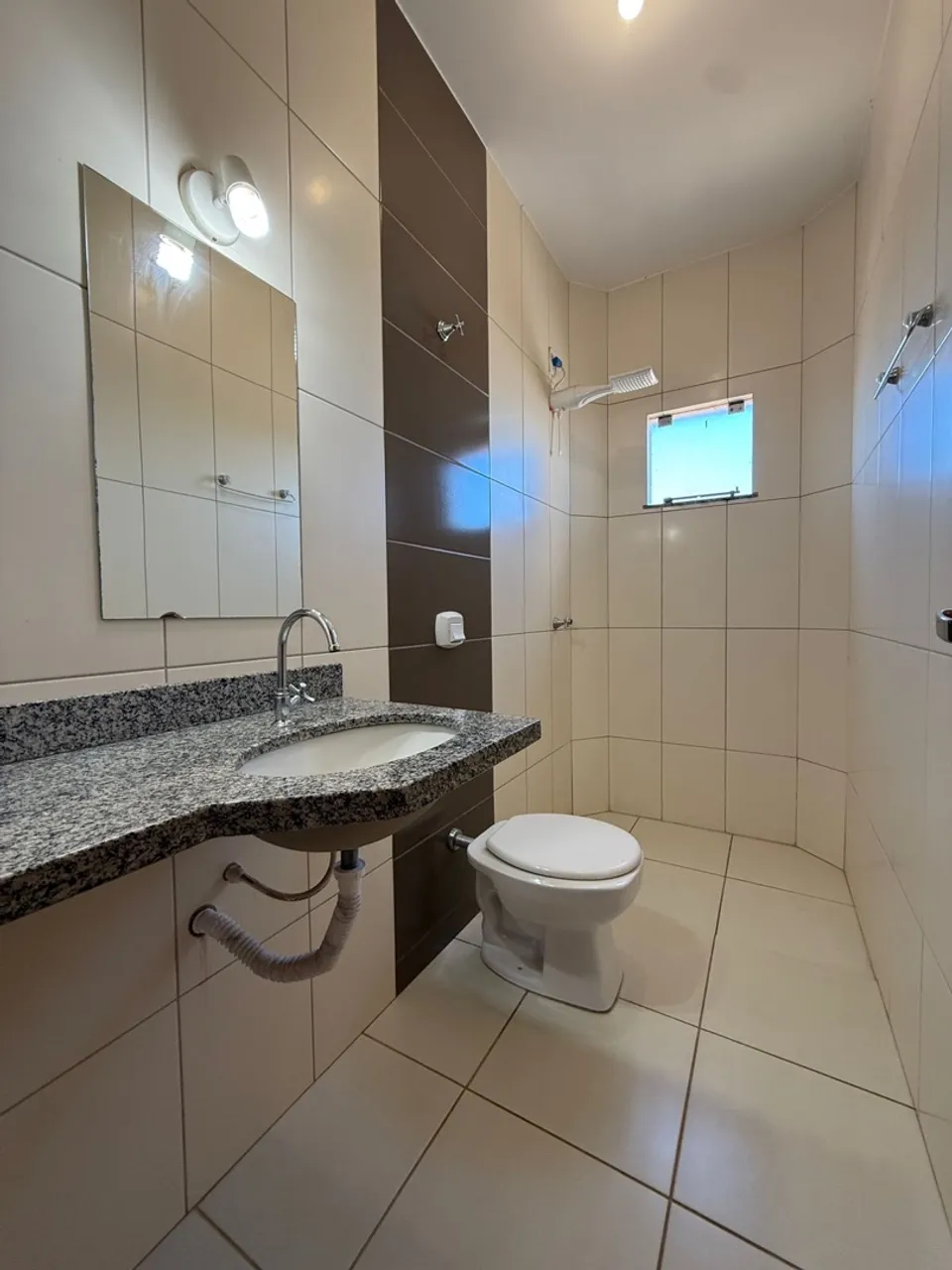 ALUGA-SE APARTAMENTO BEM LOCALIZADO