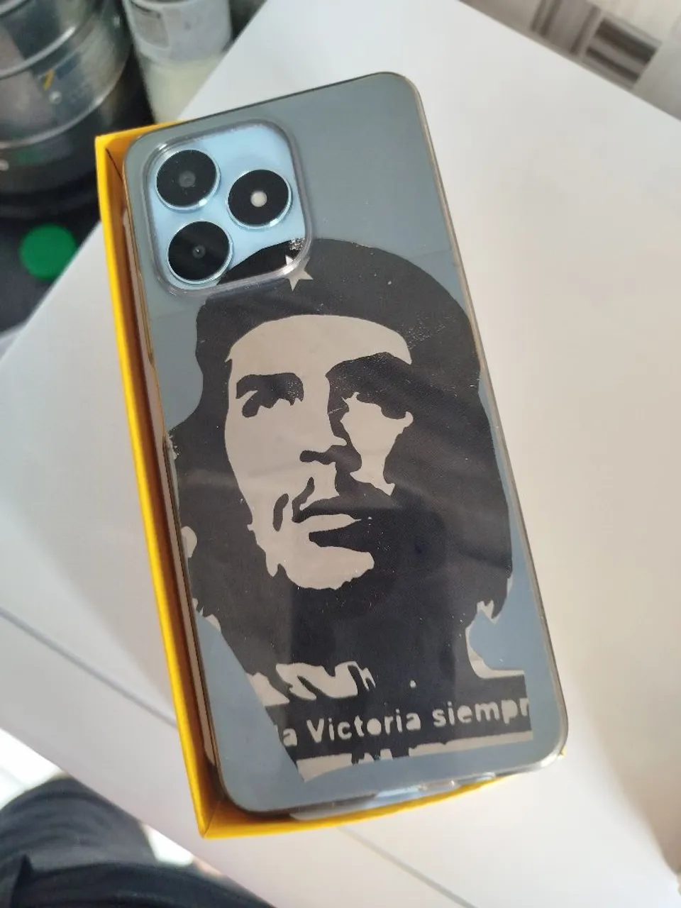 Celular sem novo na caixa