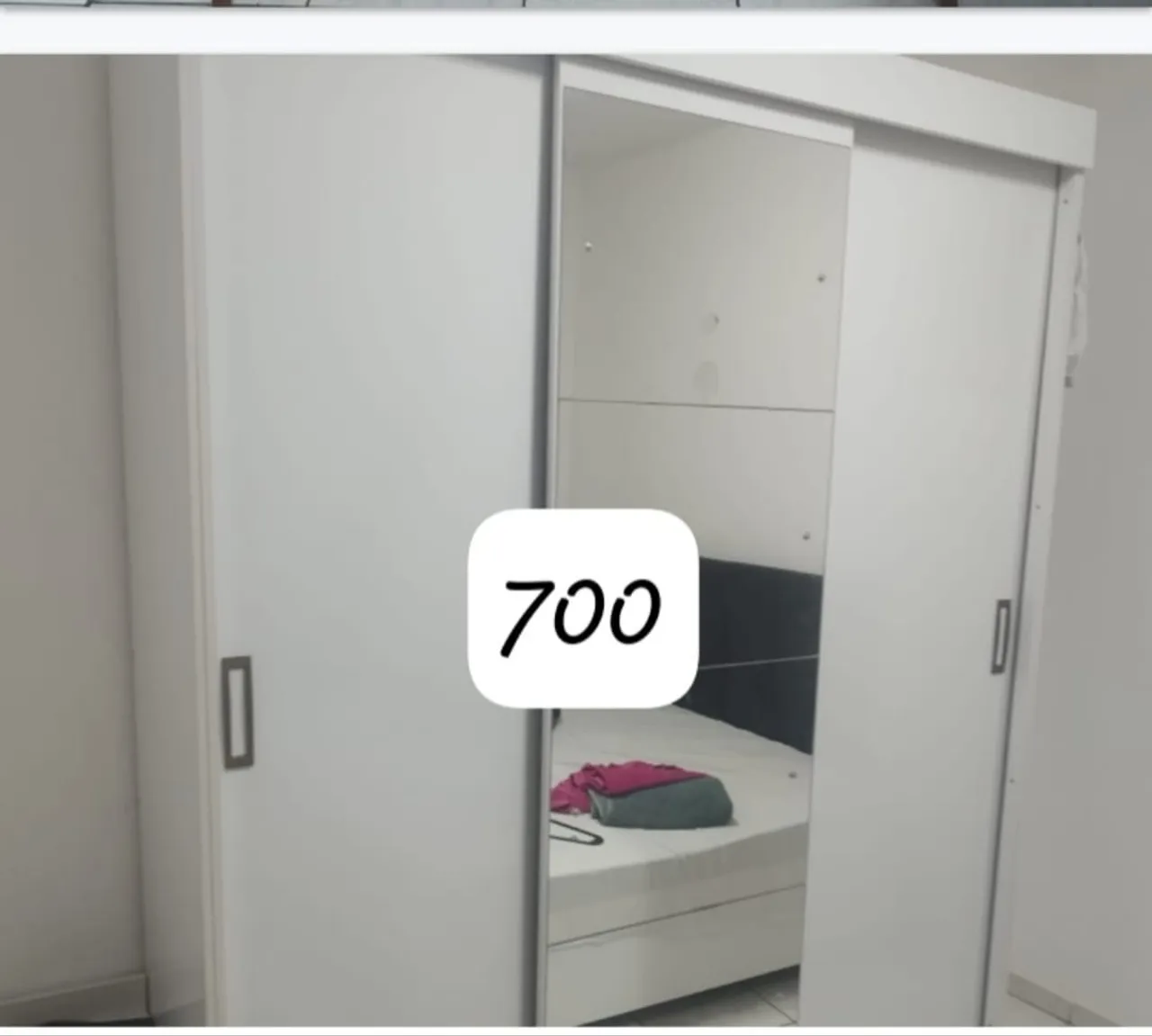 Guarda roupa com espelho