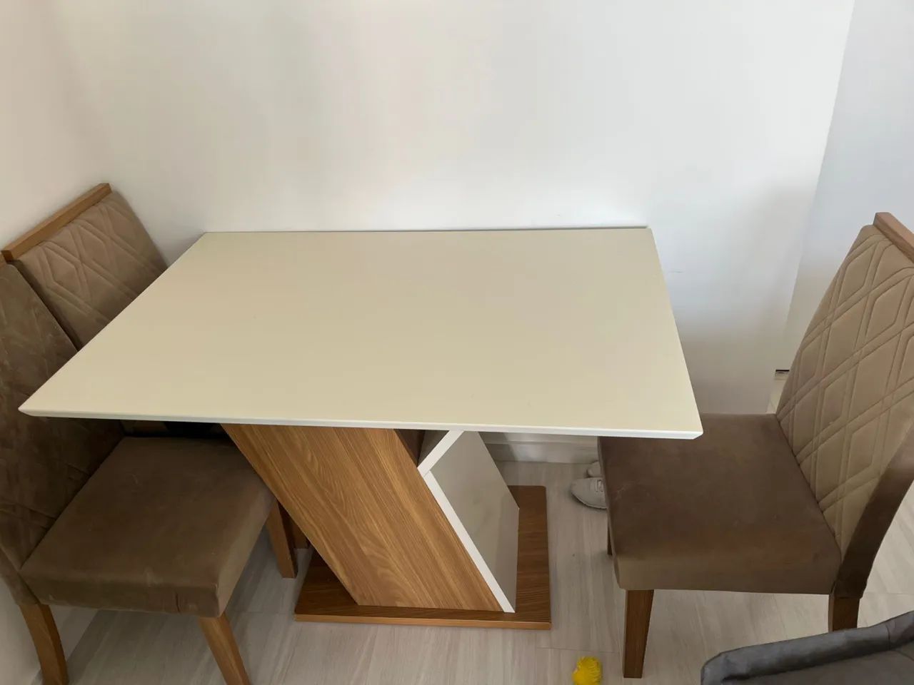 Dining table64352820250369123