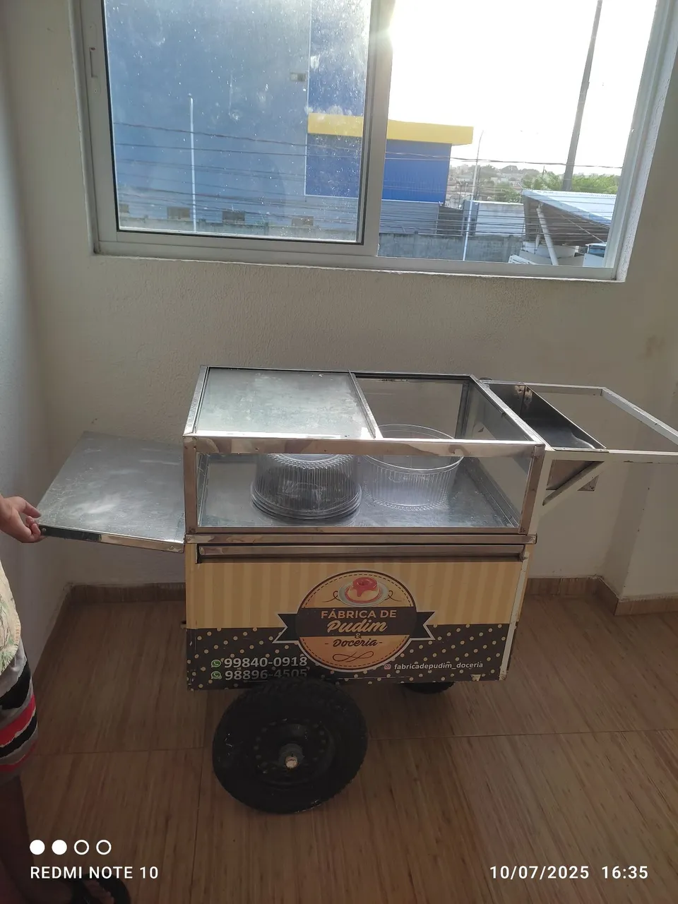 Carrinho de lanche ideal para doces, bolos e salgados, preço negociável 
