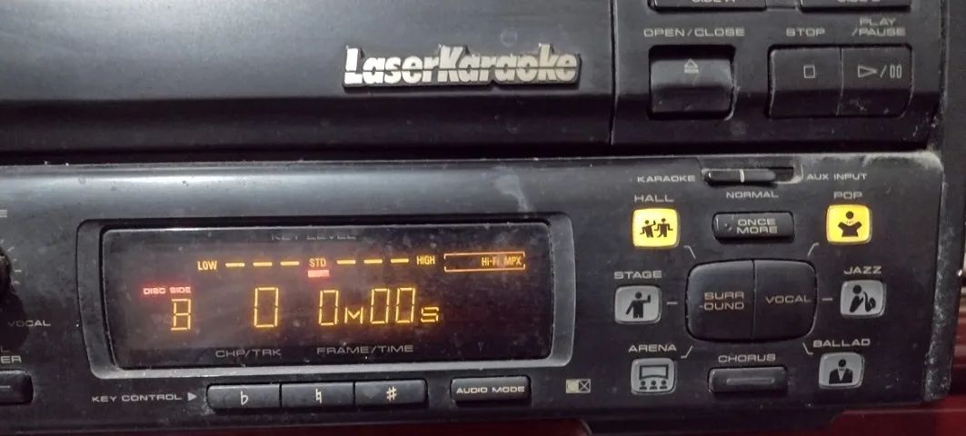 Pioneer CLD-V820 CD CDV LaserDisc Player & Karaoke System