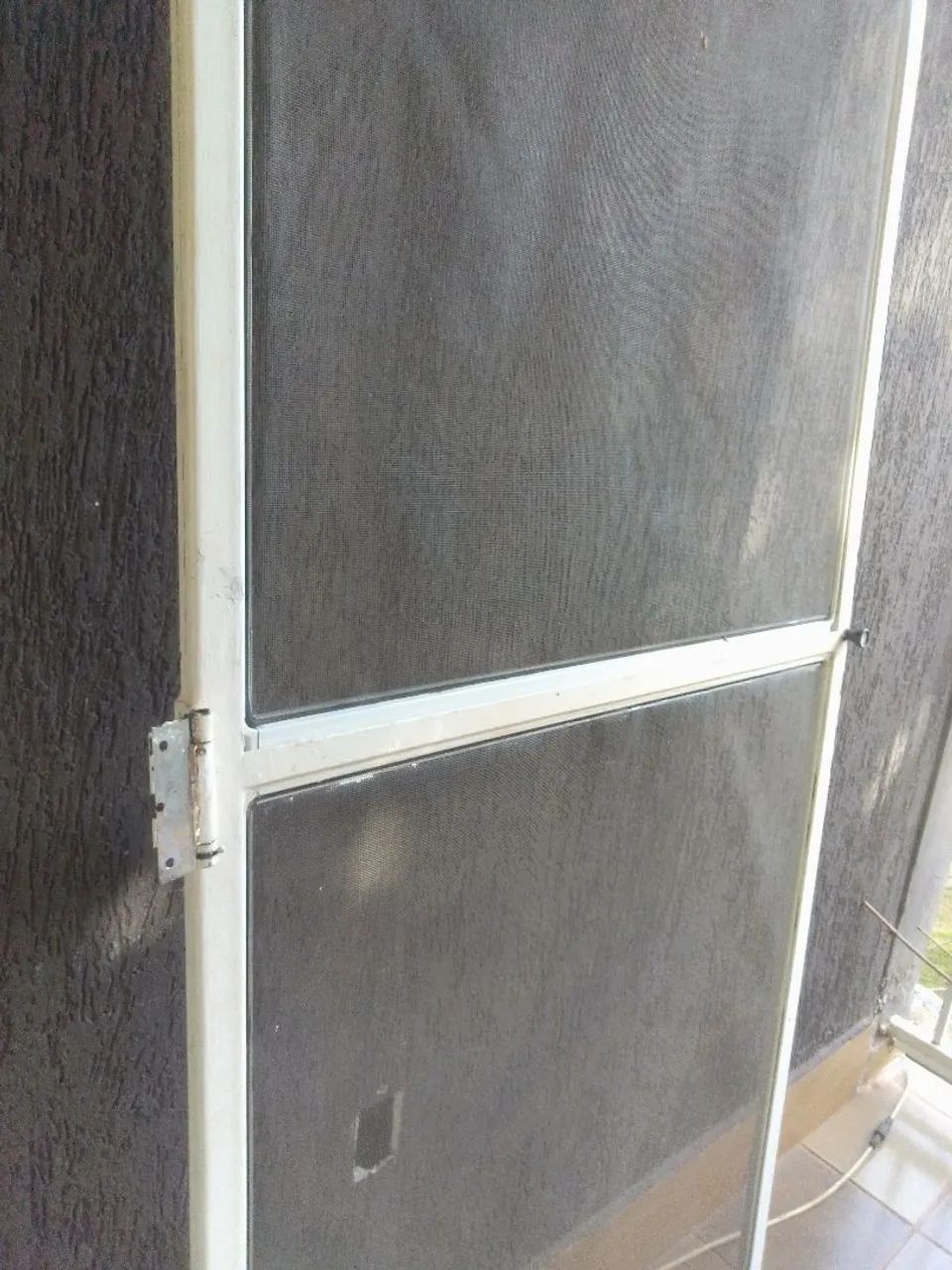 Porta Metálica com Tela Mosquiteira. - Foto 3