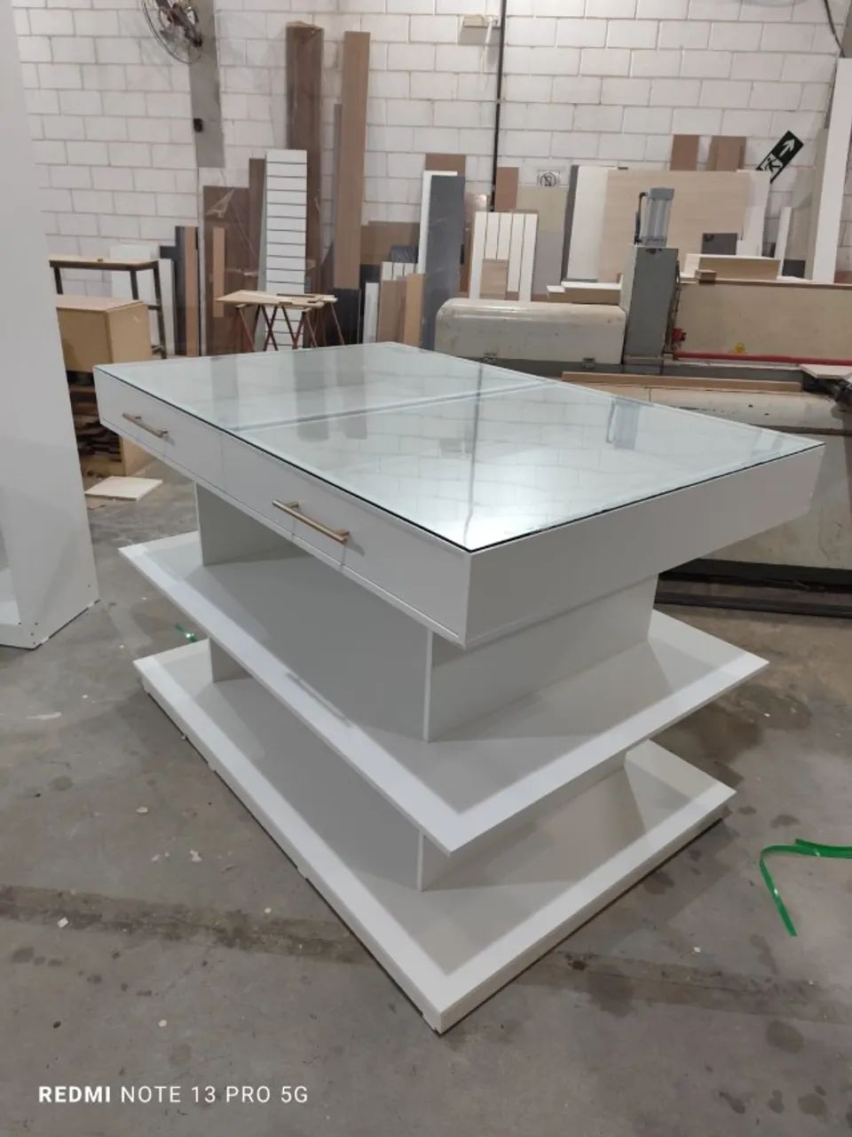 Mega ilha expositora com gavetas  100x150x100 