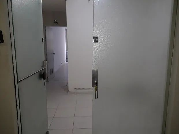SALA COMERCIAL NO CENTRO PARA ALUGAR / 34 M2 / PRÉDIO DE NÍVEL / PONTO PRIVILEGIADO / METR - Foto 4