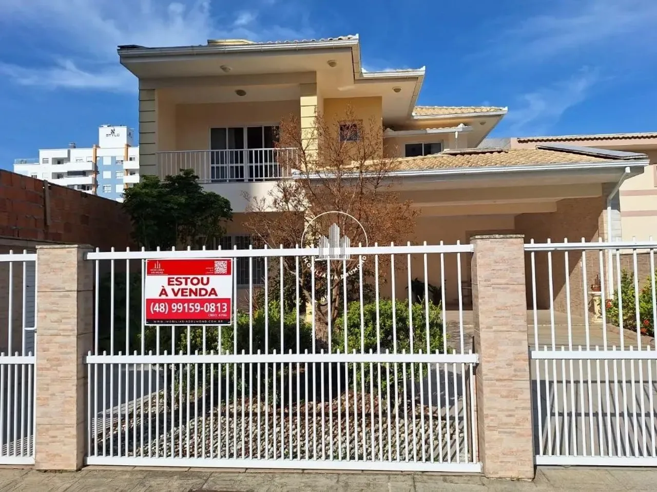 Casa 4 Quartos com 1 Suíte e 262m² - Barreiros