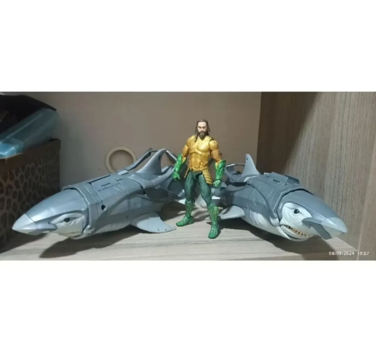 Action Figure Aquaman e Tubarões