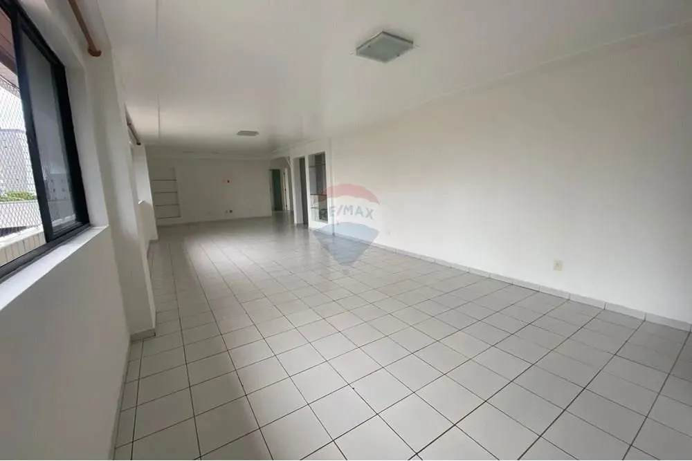 Apartamento a Venda no Condomínio Monte Sinai, com 245m2 e 5 suítes, em Petrópolis