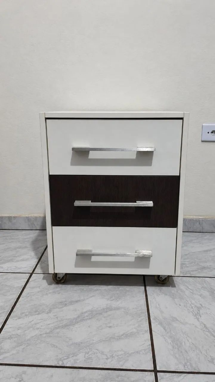 Rack grande e mesa de cabeceira (aceito negociar) - Foto 2