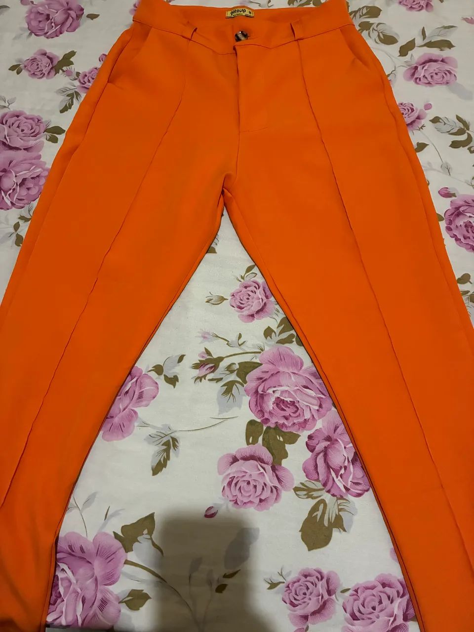 VENDO UMA CALÇA SOCIAL TANHO M - Foto 2