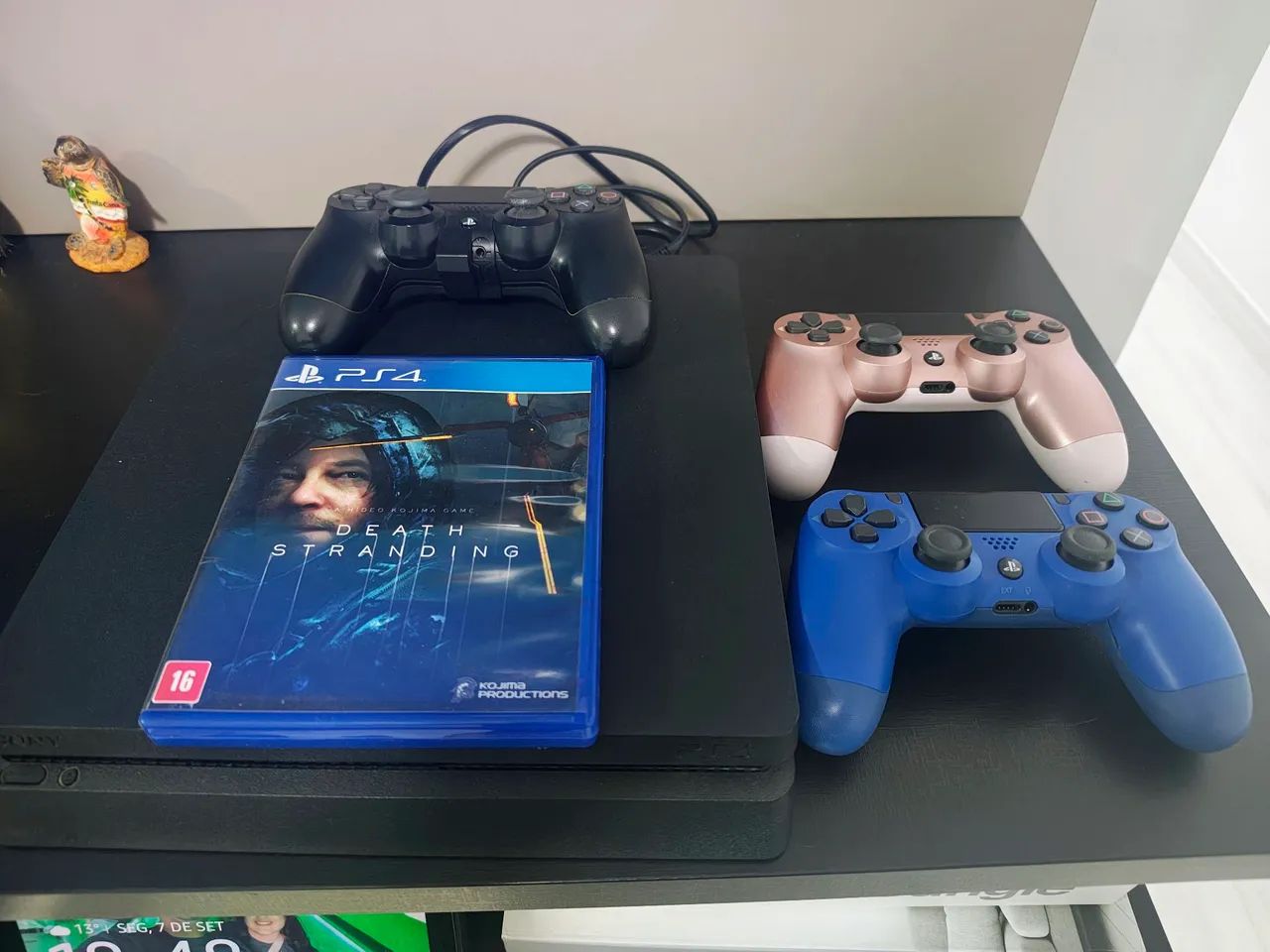 PlayStation 4 + 3 controles