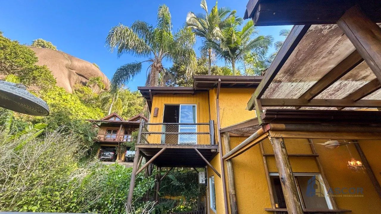 Casa na Lagoa da Conceição 4 Dormitórios, Espaço Gourmet e Charme Natural - Foto 2