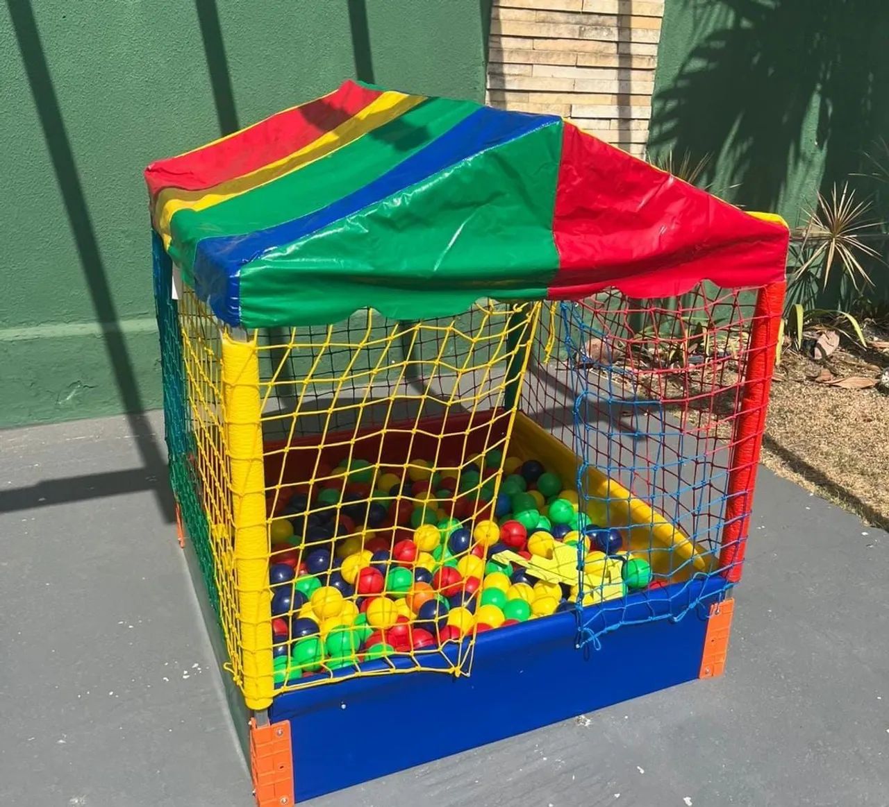 VENDE-SE CASA DE BOLINHAS 