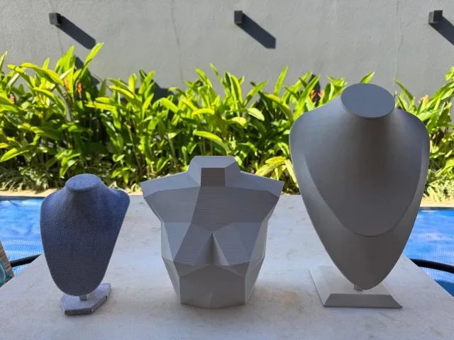 MANEQUINS PARA EXPOR JÓIAS COLARES....