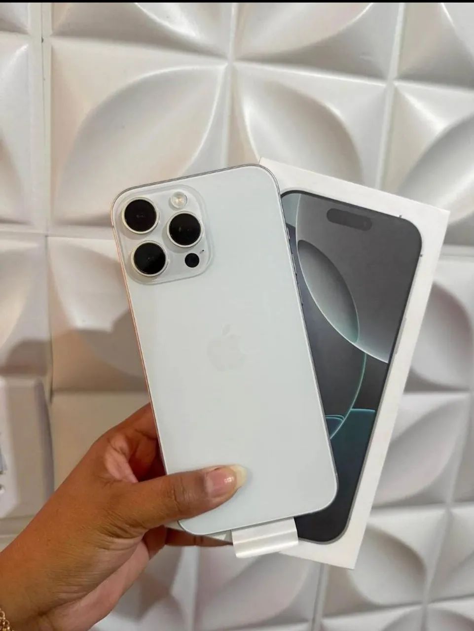 iPhone 16