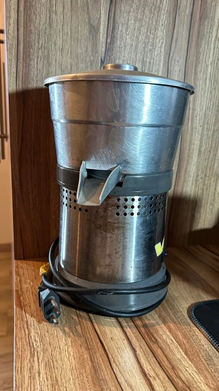 Espremedor de laranja e limão