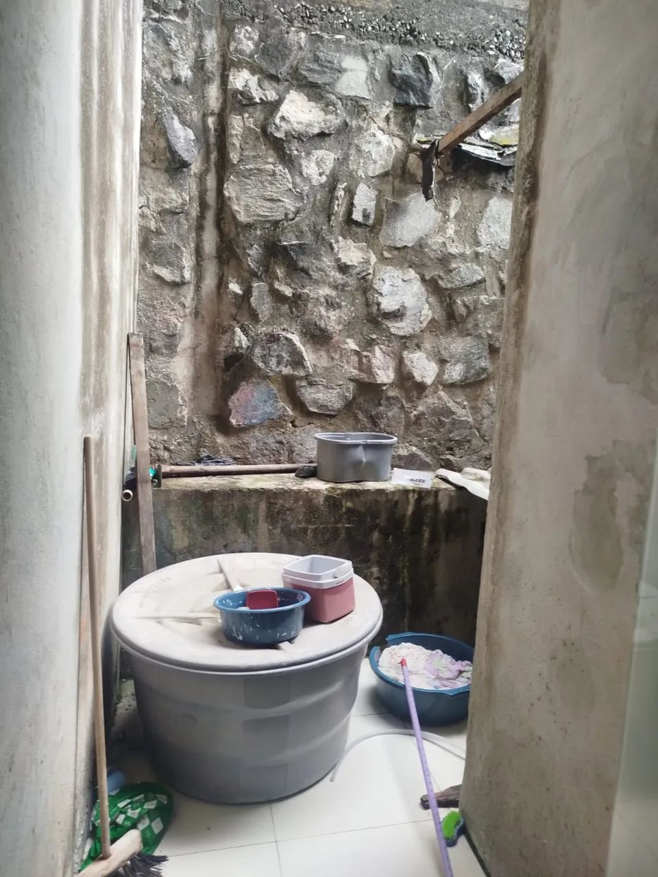 Vende se casa com 2/4 com suíte e banheiro social - Foto 3