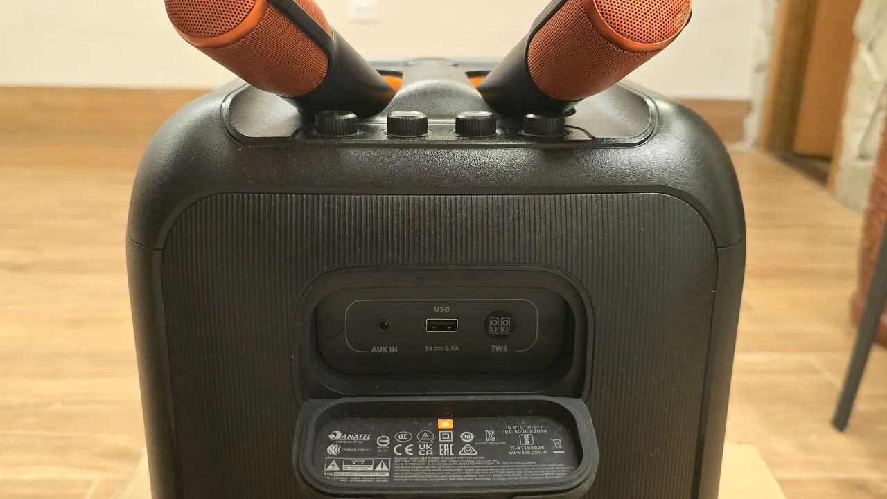 Caixa de som JBL PartyBox Encore com 2 microfones - Foto 2