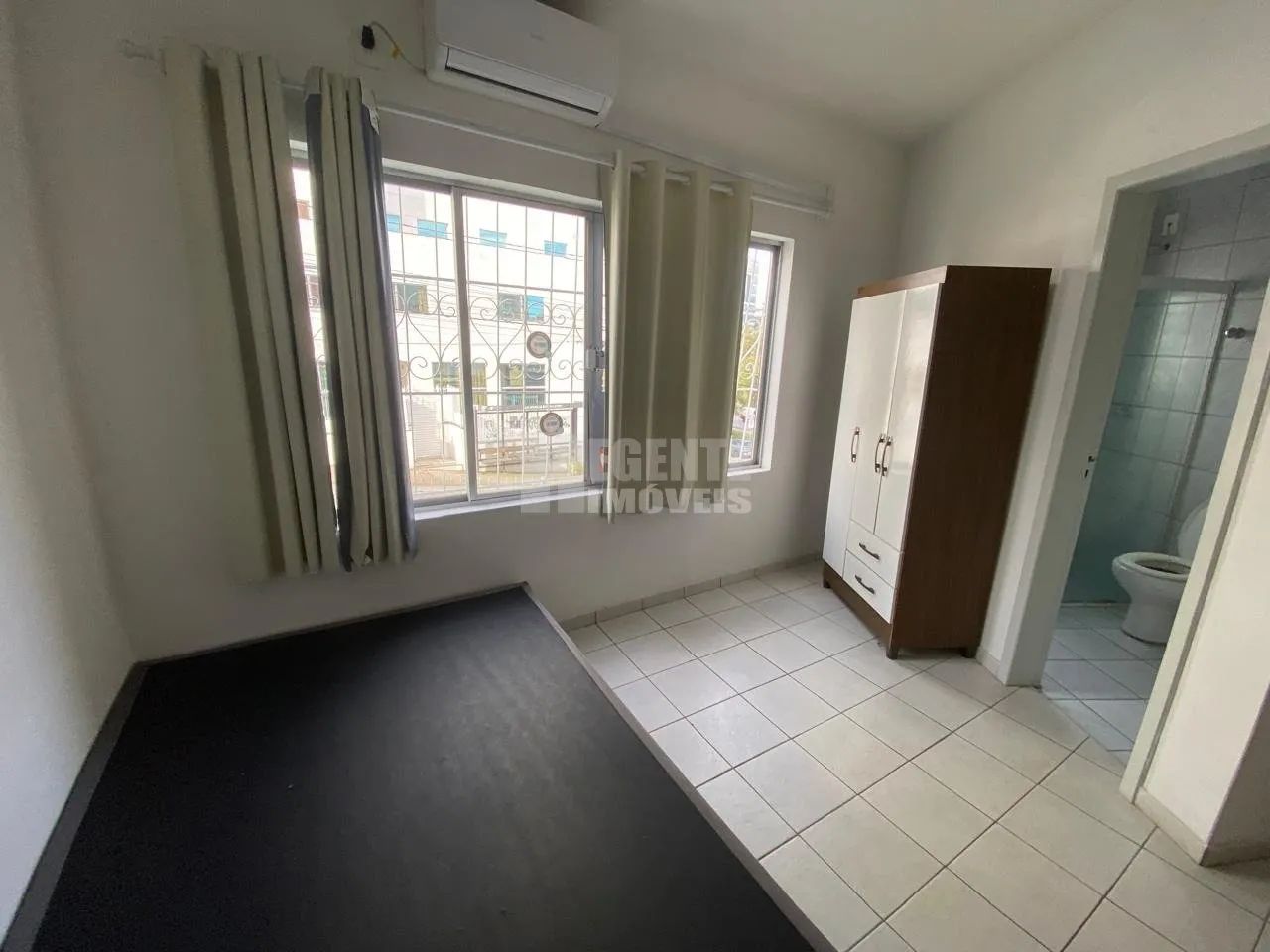 Excelente Kitnet com 1 dormitório no bairro Carvoeira próximo a UFSC! - Foto 2