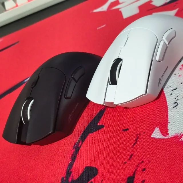 Mouse Gamer Attack Shark R1 Sem Fio 18000 DPI Bluetooth + USB Wireless Preto e Branco