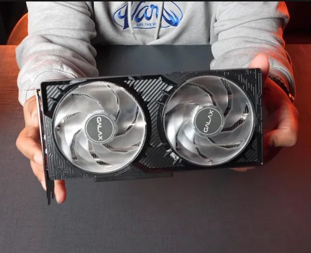 NVIDIA GeForce RTX 5050 8GB - Foto 4