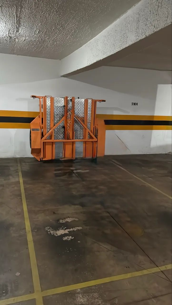 Vendo carretinha de motos da marca rebocar.