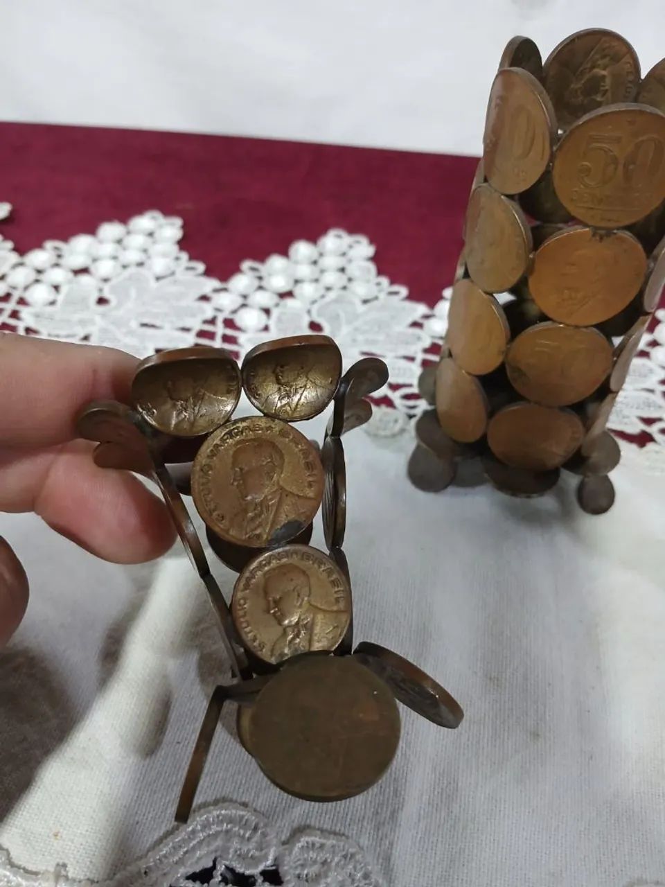 Conjunto Antigo - Castiçais e Porta-Moedas com Moedas da Época - Foto 5
