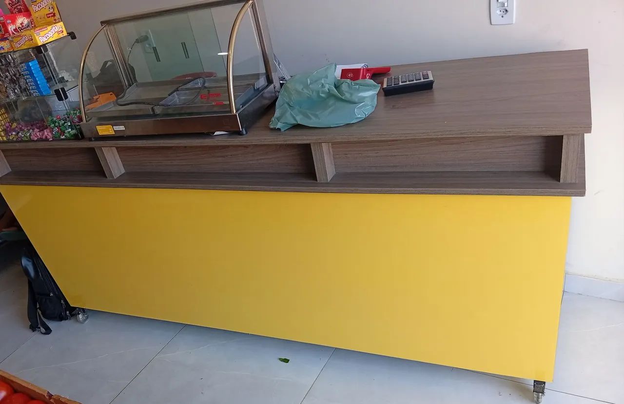 Vendo balcão para mercearia 